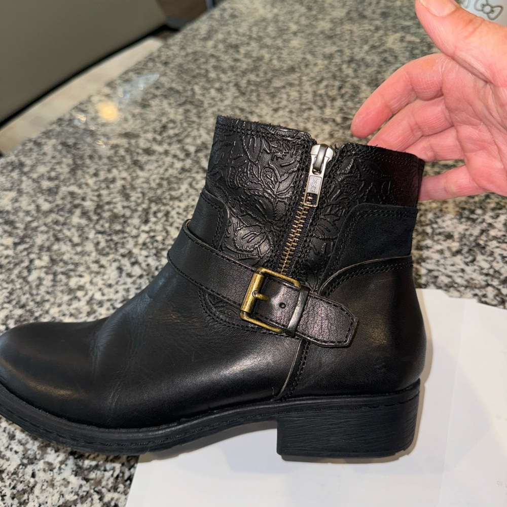 Black flat side zipper boots